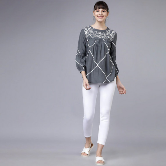 https://fazhionshore.com/products/women-grey-and-white-printed-a-line-top