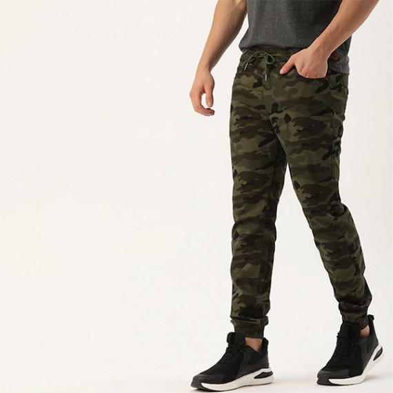 https://fazhionshore.com/products/men-olive-green-camouflage-printed-slim-fit-joggers-trousers