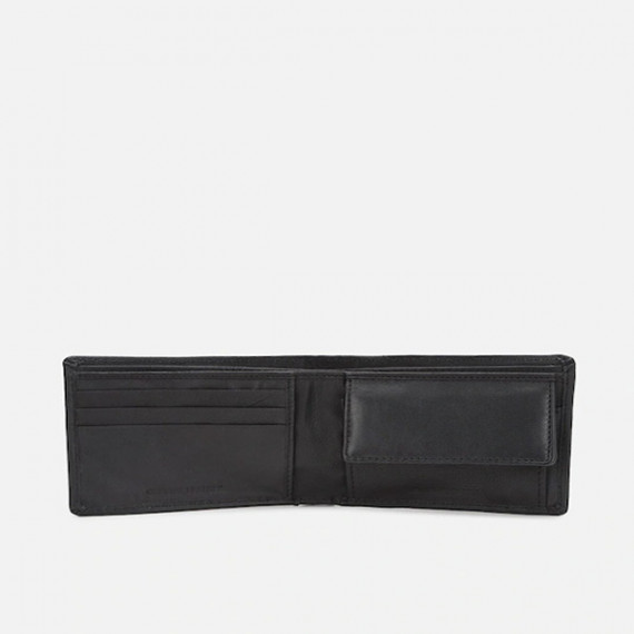 https://fazhionshore.com/products/men-textured-two-fold-leather-wallet